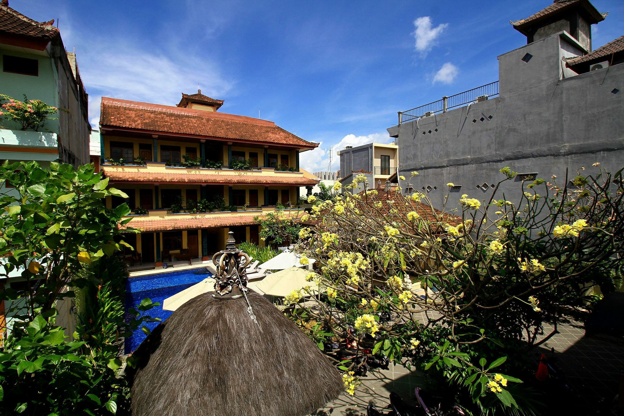 Dua Dara Inn Kuta Легиан Экстерьер фото