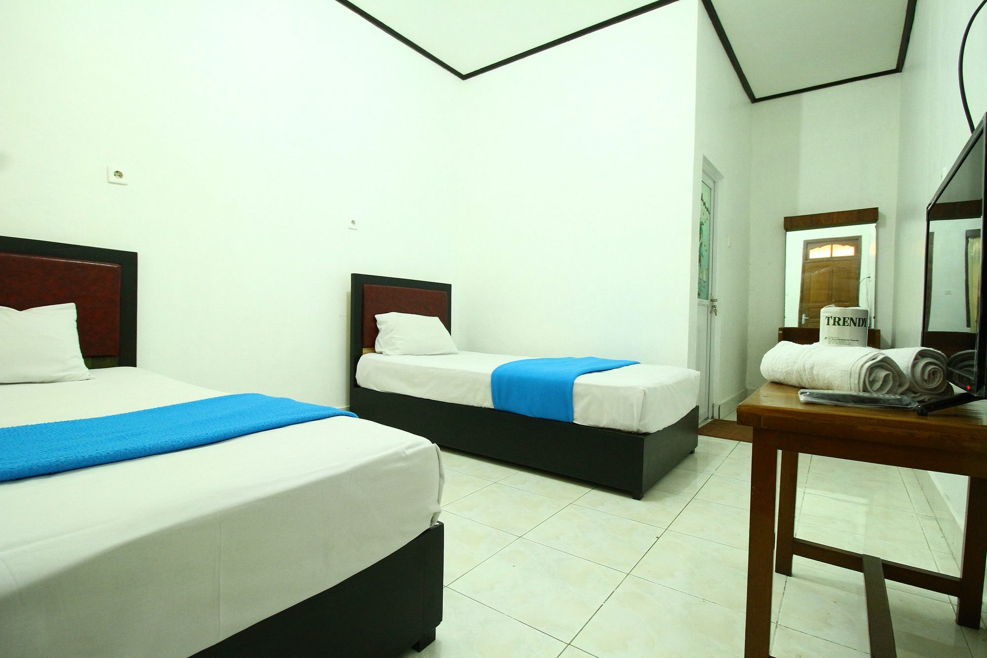 Dua Dara Inn Kuta Легиан Экстерьер фото